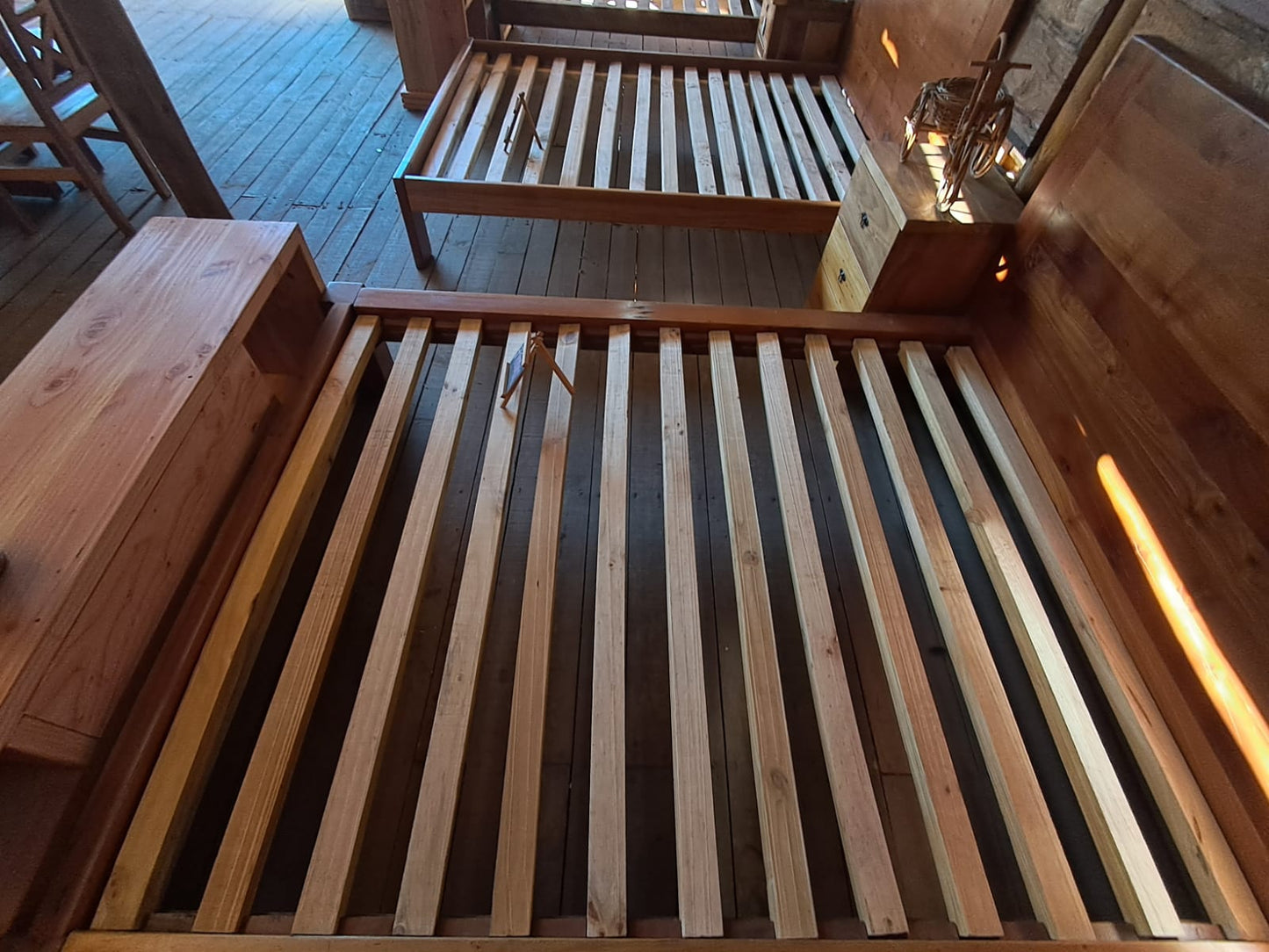 Cama rustica de roble de 2 plazas