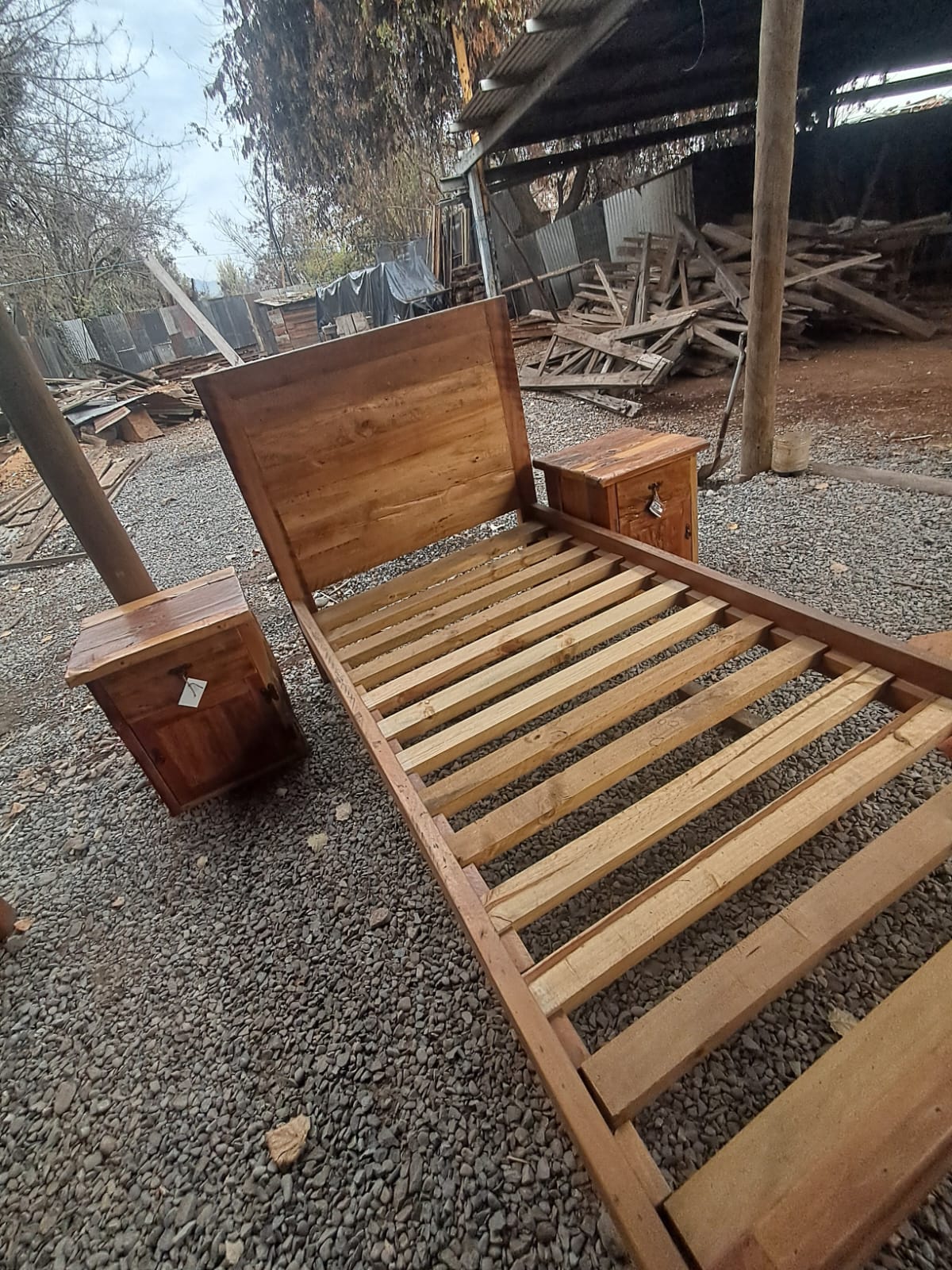 Cama Rústica De plaza y media echa de Roble