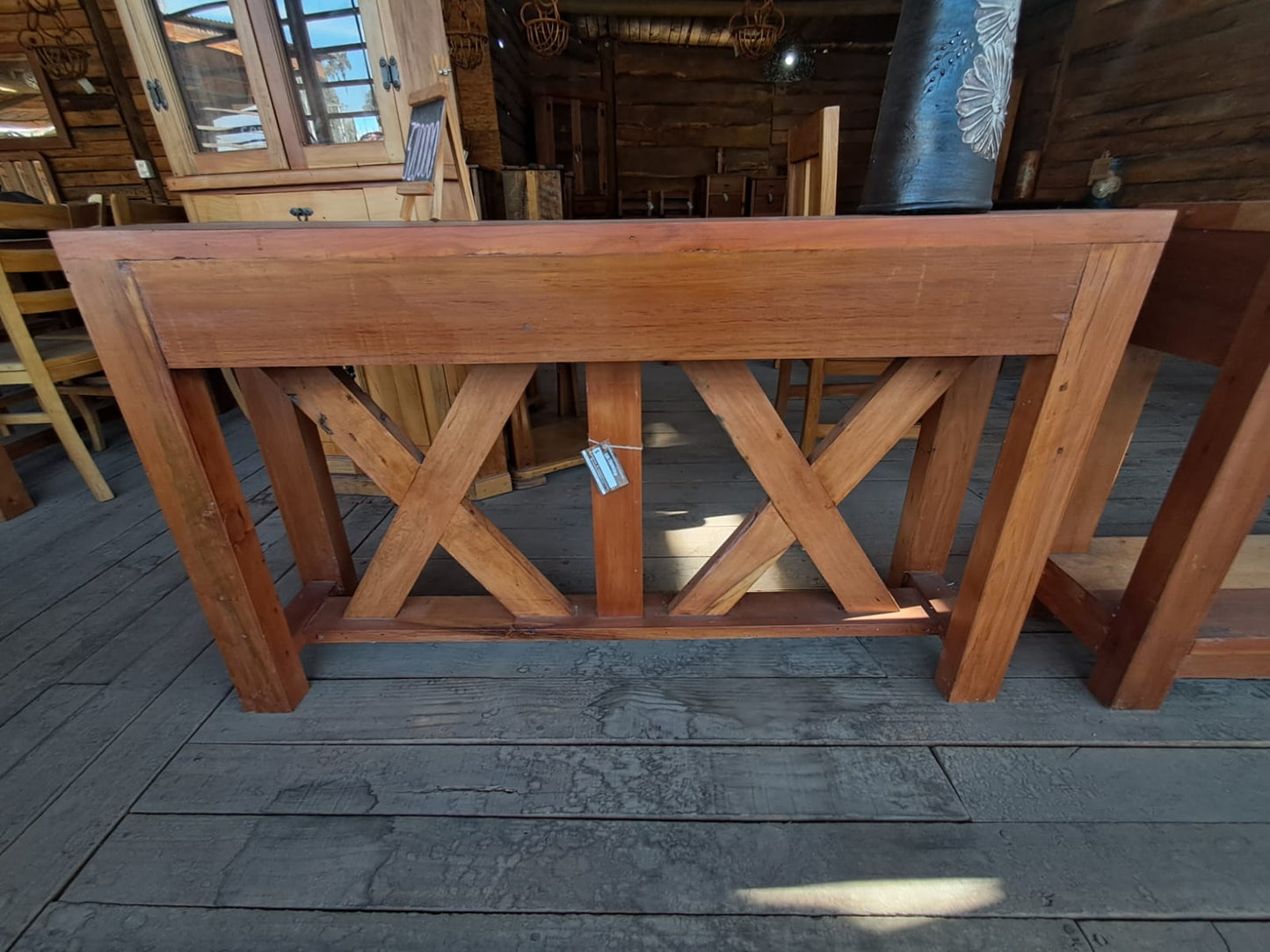 Arrimo Rústico echo en madera de roble con Diseño en X