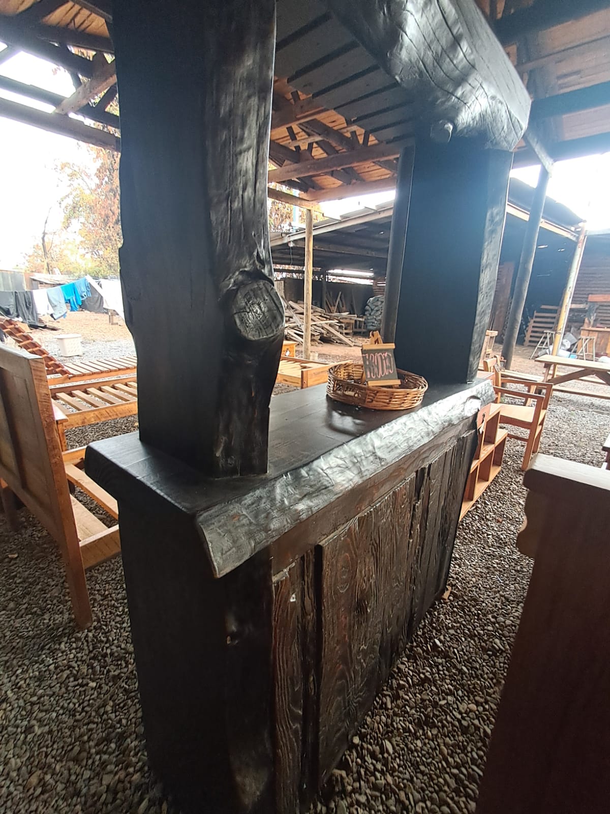 Bar rustico de troncos de roble