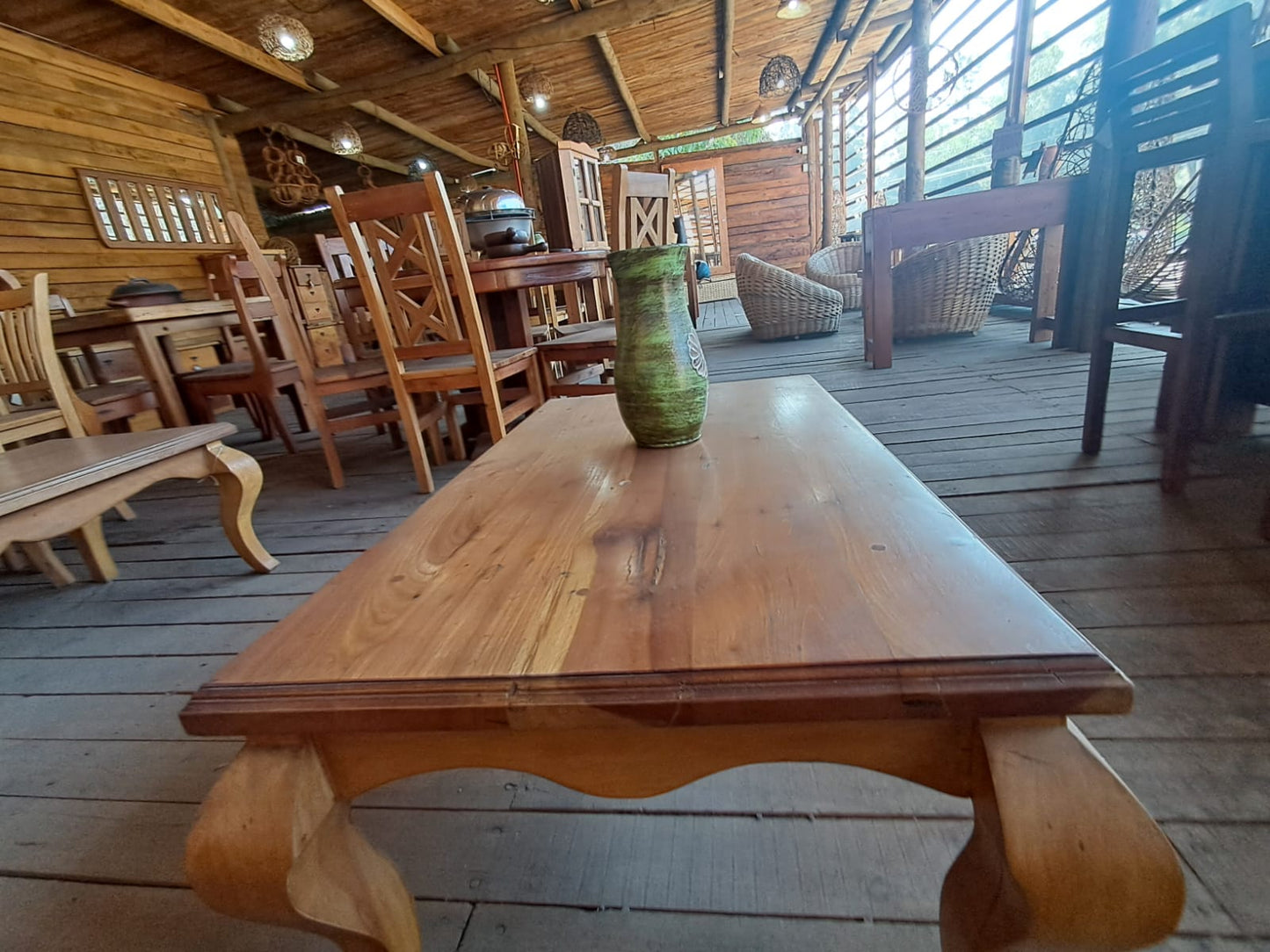 Mesa de Centro Clásica con Patas Curvas