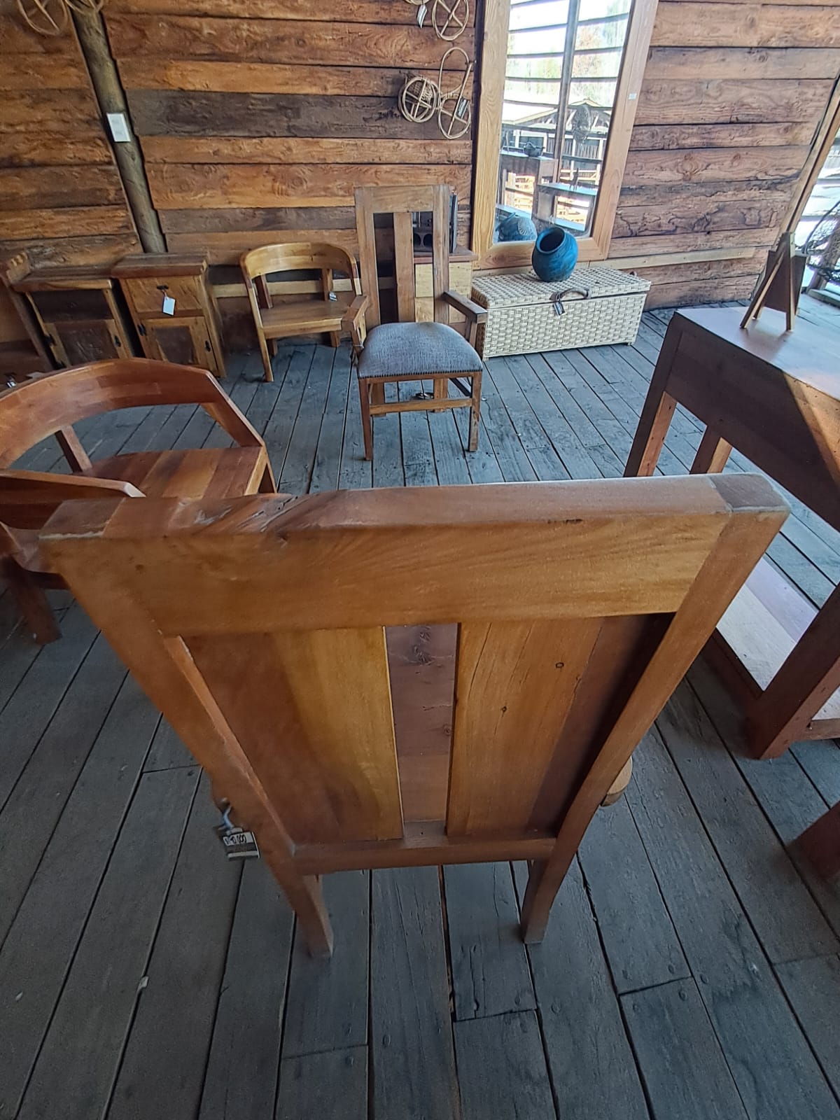 Silla de Madera con Apoyabrazos Estilo Clásico