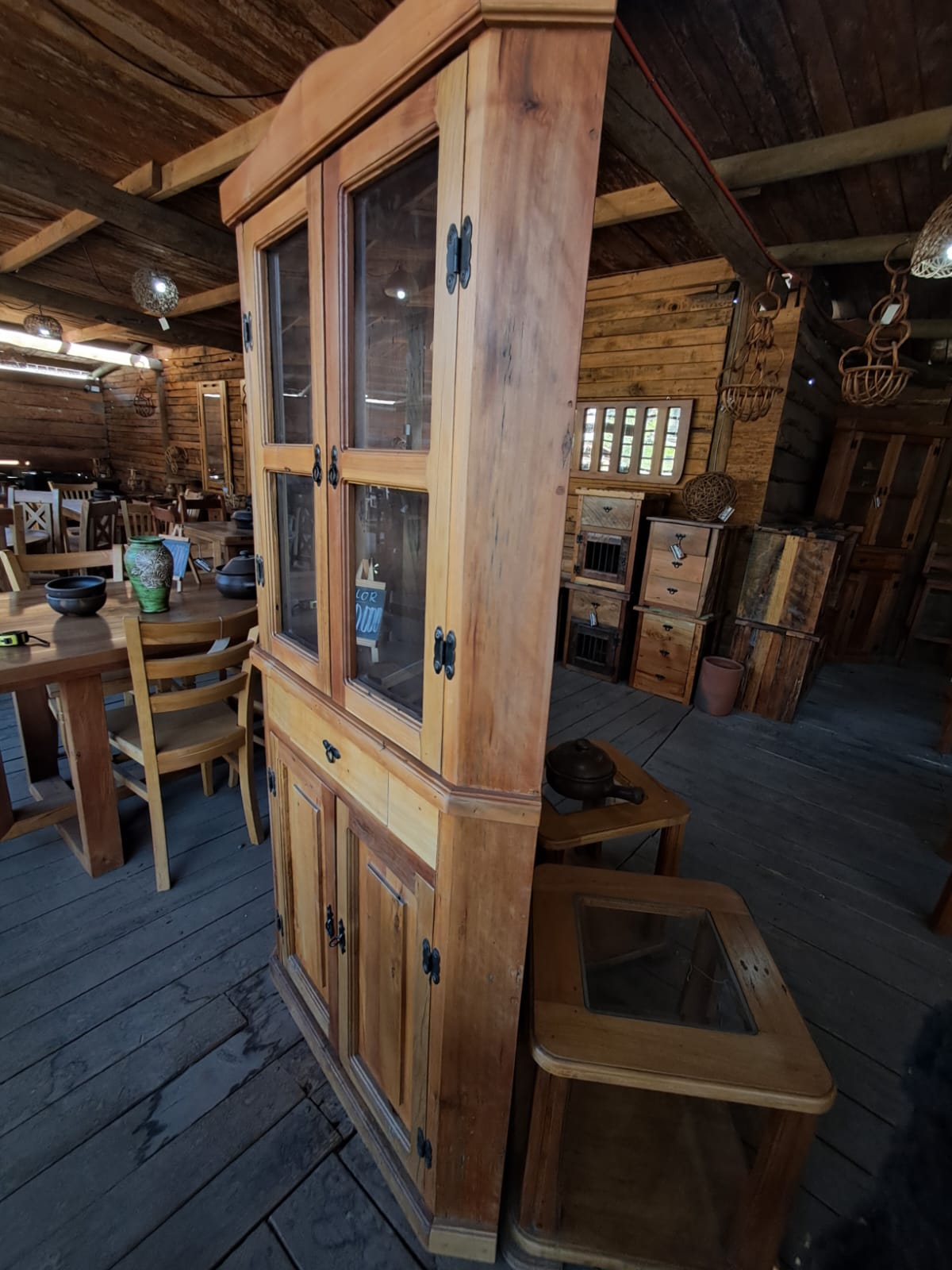 Vitrina Esquinera de Madera de roble con Puertas de Vidrio