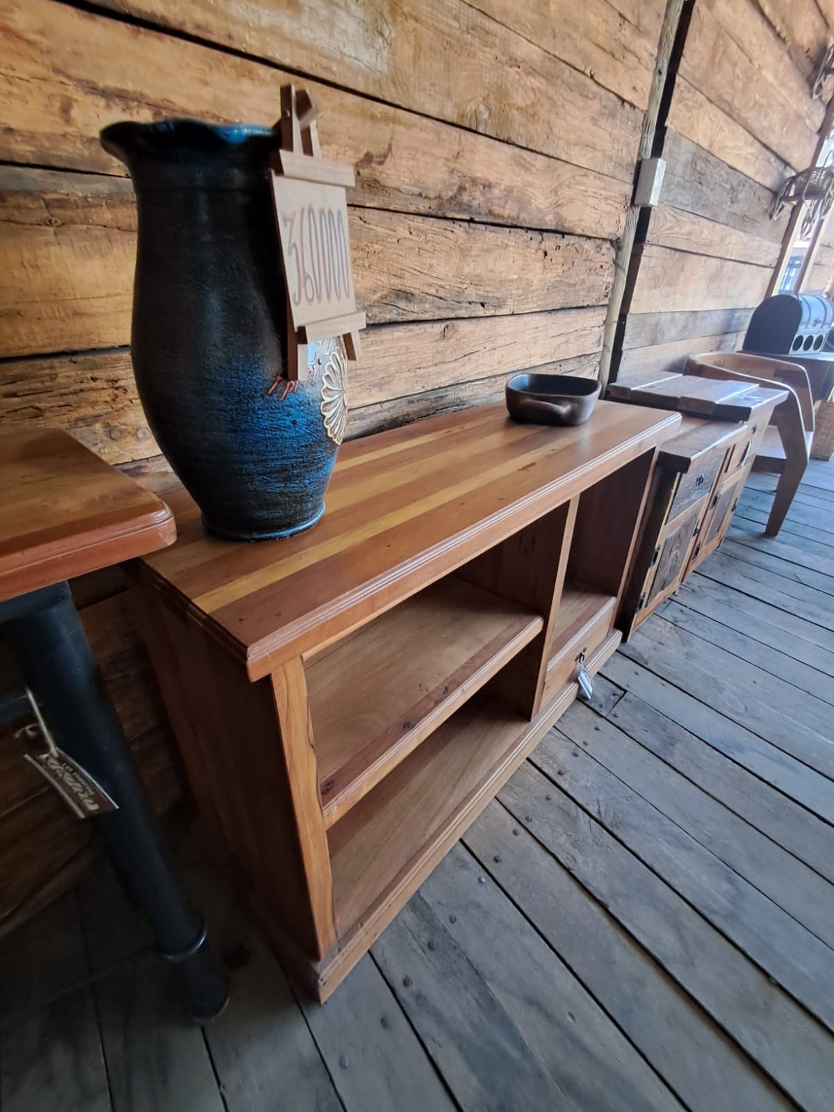 Mueble Buffet Rústico con Estantes Abiertos