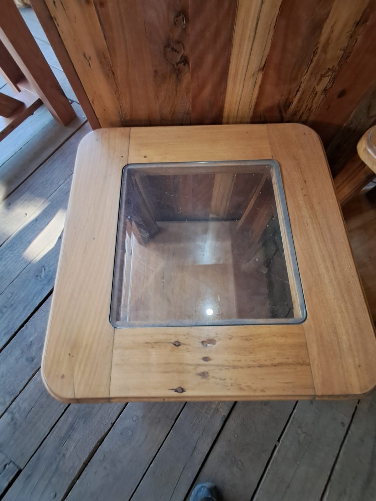Mesa Cuadrada de Centro con Vidrio