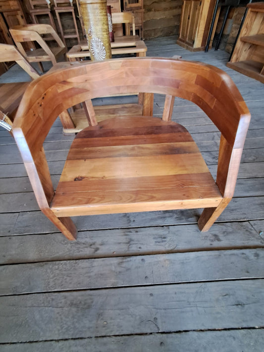 Sillón de Madera Curvo Estilo Contemporáneo