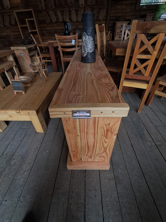 Rack rustico para TV con puertas de reja