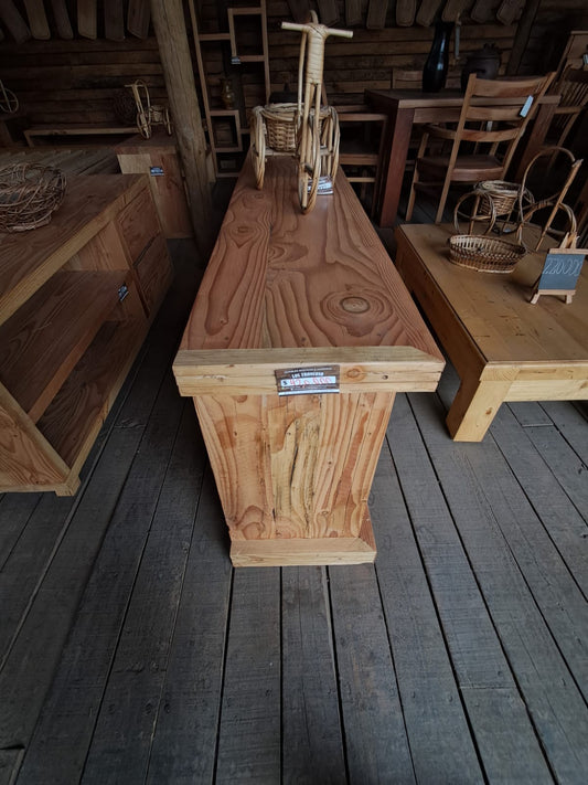 Rack rústico para TV con puertas de reja