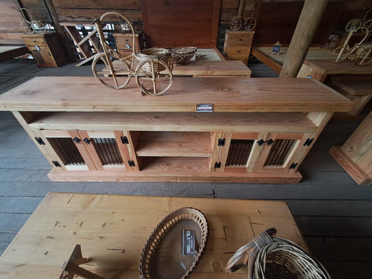 Rack rústico para TV con puertas de reja
