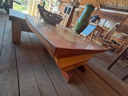 Mesa de Centro con Base Curvada y Estilo Artesanal
