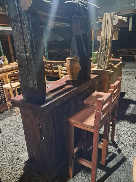 Bar rustico de roble vida y calidez en cada tronco
