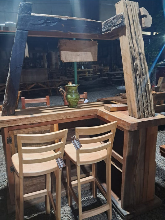 Bar rustico de madera de roble !Tradición que se sirve en copas!