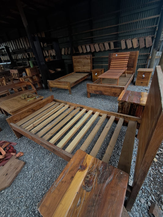 Cama Rústica De plaza y media echa de Roble