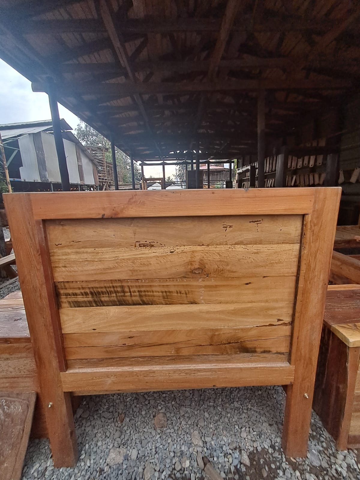 Cama Rústica De plaza y media echa de Roble