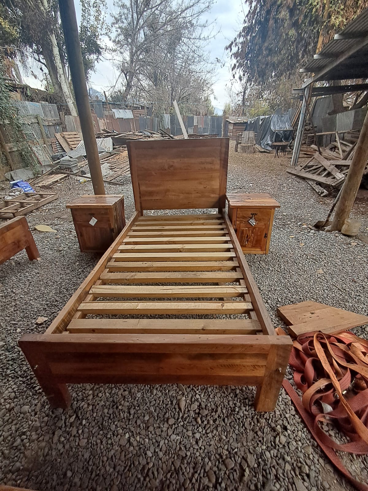 Cama Rústica De plaza y media echa de Roble