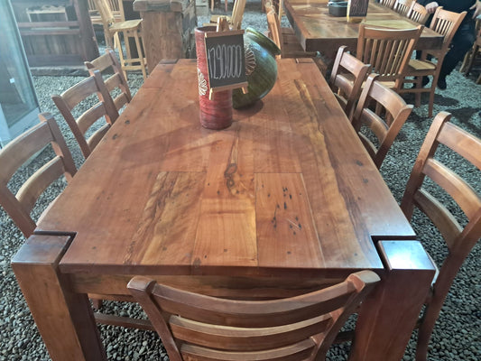 Comedor rustico elegante de roble
