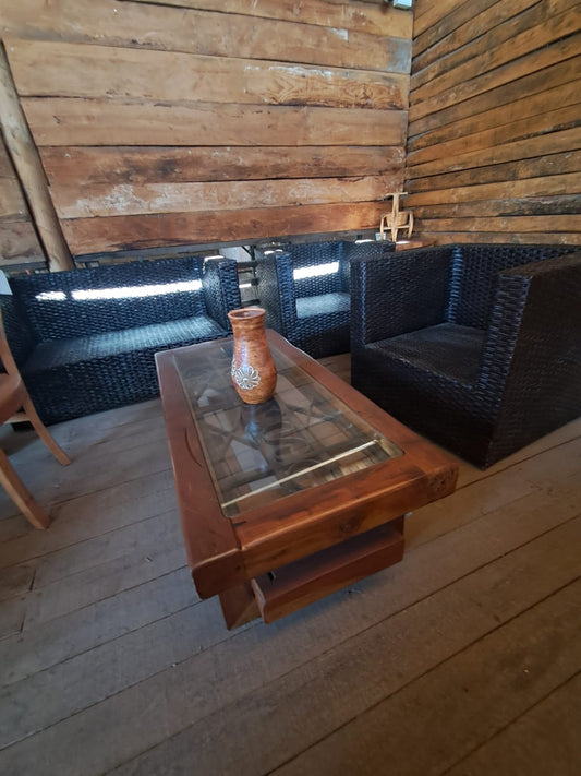 Mesa de Centro con Vidrio y Detalles de hierro Forjado