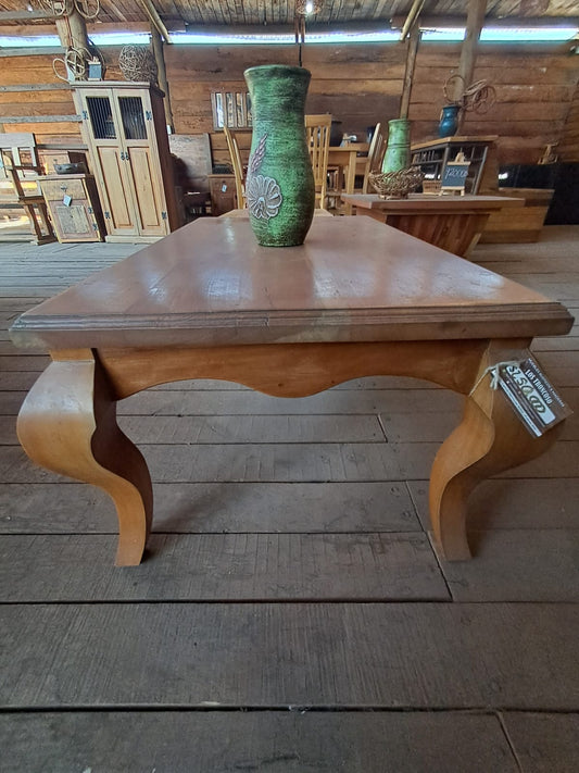 Mesa de Centro Clásica con Patas Curvas