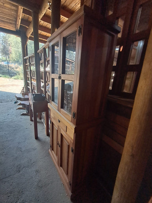 Vitrina Rústica de Madera de roble con Puertas de Vidrio