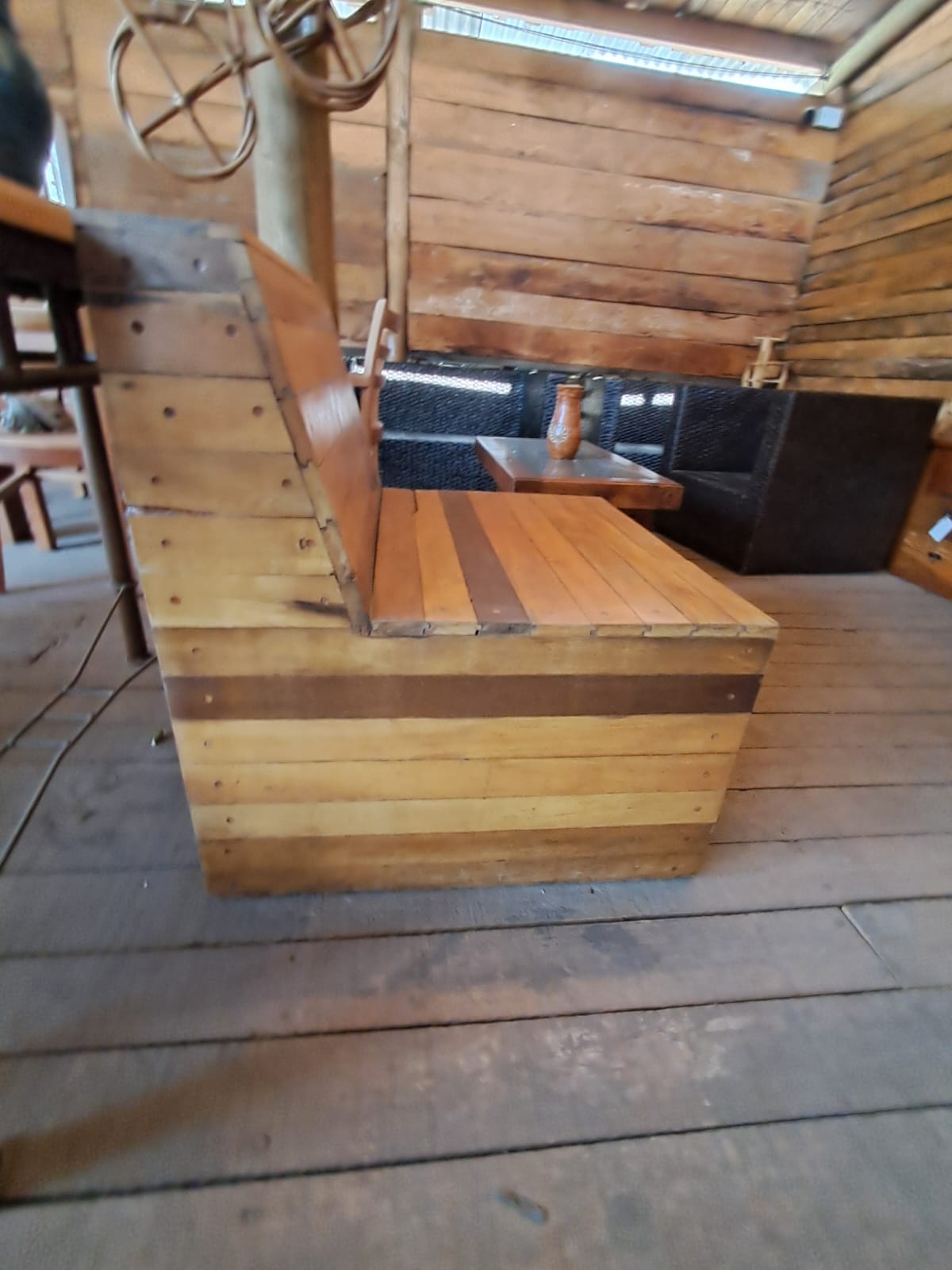 Sillón Rústico de Madera  de laurel en Bloque