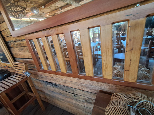 espejo de Madera con Rejas Decorativas Verticales
